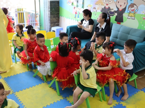 CÁC BÉ KHAI GIẢNG NĂM HỌC 2024 - 2025
