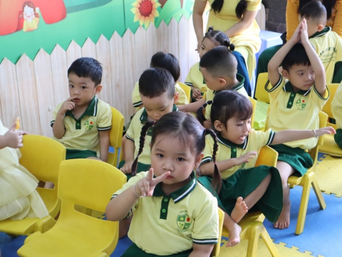 CÁC BÉ KHAI GIẢNG NĂM HỌC 2024 - 2025
