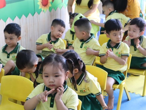 CÁC BÉ KHAI GIẢNG NĂM HỌC 2024 - 2025