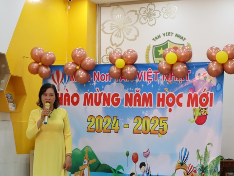 CÁC BÉ KHAI GIẢNG NĂM HỌC 2024 - 2025