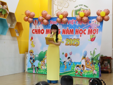CÁC BÉ KHAI GIẢNG NĂM HỌC 2024 - 2025