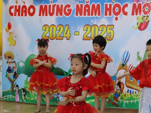 CÁC BÉ KHAI GIẢNG NĂM HỌC 2024 - 2025