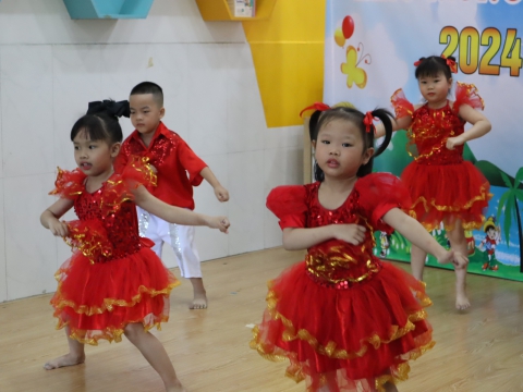CÁC BÉ KHAI GIẢNG NĂM HỌC 2024 - 2025