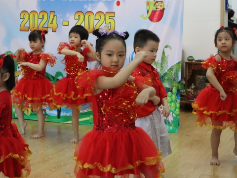 CÁC BÉ KHAI GIẢNG NĂM HỌC 2024 - 2025