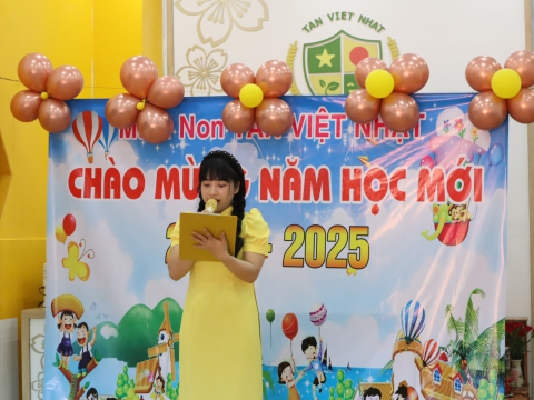 CÁC BÉ KHAI GIẢNG NĂM HỌC 2024 - 2025