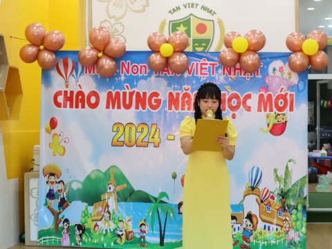 CÁC BÉ KHAI GIẢNG NĂM HỌC 2024 - 2025