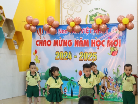 CÁC BÉ KHAI GIẢNG NĂM HỌC 2024 - 2025