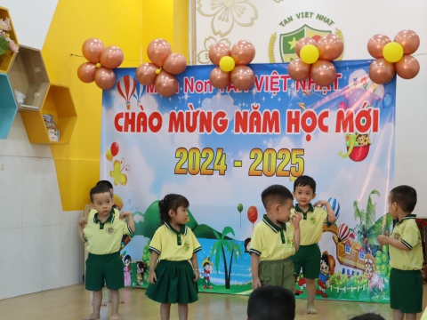 CÁC BÉ KHAI GIẢNG NĂM HỌC 2024 - 2025