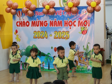 CÁC BÉ KHAI GIẢNG NĂM HỌC 2024 - 2025