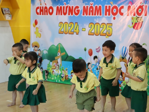 CÁC BÉ KHAI GIẢNG NĂM HỌC 2024 - 2025