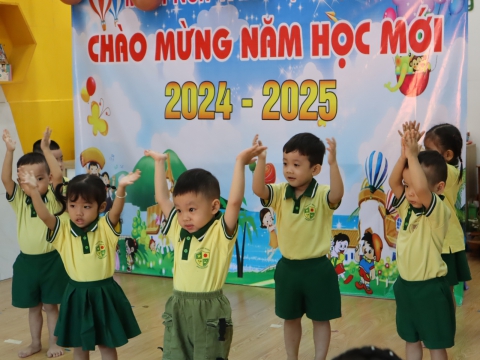 CÁC BÉ KHAI GIẢNG NĂM HỌC 2024 - 2025