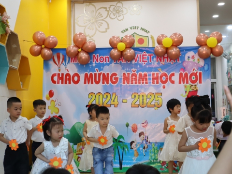 CÁC BÉ KHAI GIẢNG NĂM HỌC 2024 - 2025