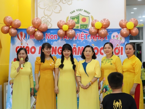 CÁC BÉ KHAI GIẢNG NĂM HỌC 2024 - 2025