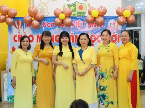 CÁC BÉ KHAI GIẢNG NĂM HỌC 2024 - 2025