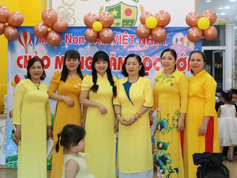 CÁC BÉ KHAI GIẢNG NĂM HỌC 2024 - 2025