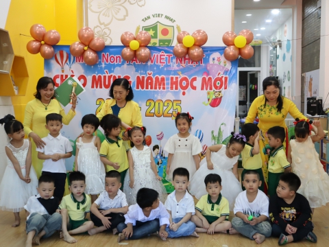 CÁC BÉ KHAI GIẢNG NĂM HỌC 2024 - 2025