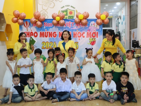 CÁC BÉ KHAI GIẢNG NĂM HỌC 2024 - 2025