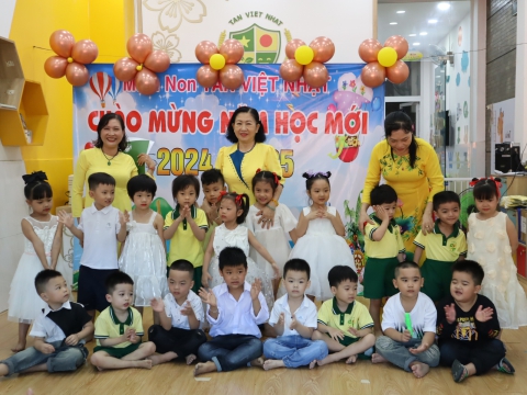 CÁC BÉ KHAI GIẢNG NĂM HỌC 2024 - 2025