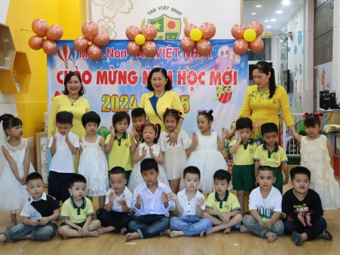CÁC BÉ KHAI GIẢNG NĂM HỌC 2024 - 2025