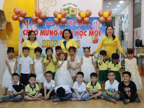 CÁC BÉ KHAI GIẢNG NĂM HỌC 2024 - 2025