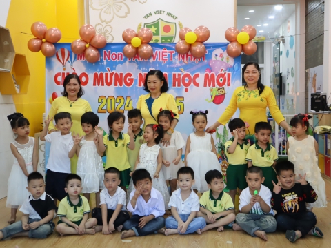 CÁC BÉ KHAI GIẢNG NĂM HỌC 2024 - 2025