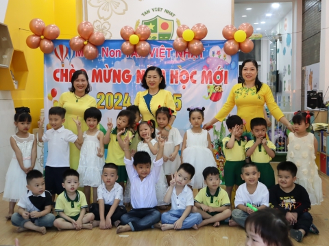 CÁC BÉ KHAI GIẢNG NĂM HỌC 2024 - 2025