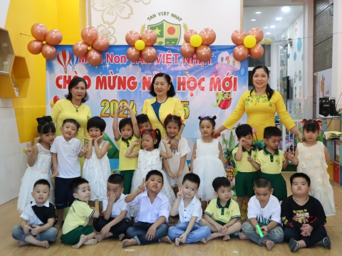 CÁC BÉ KHAI GIẢNG NĂM HỌC 2024 - 2025