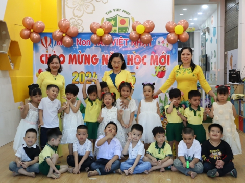 CÁC BÉ KHAI GIẢNG NĂM HỌC 2024 - 2025