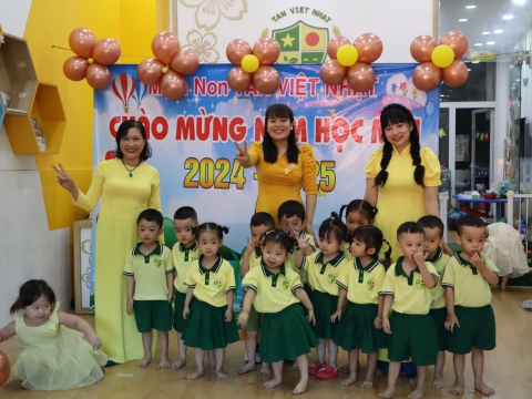 CÁC BÉ KHAI GIẢNG NĂM HỌC 2024 - 2025