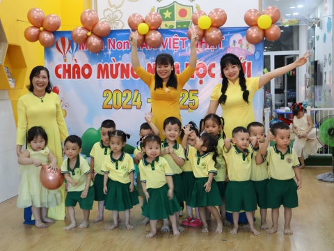 CÁC BÉ KHAI GIẢNG NĂM HỌC 2024 - 2025