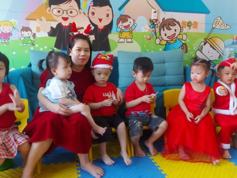 Ngày Noel Rực Rỡ tại Trường Mầm Non Tân Việt Nhật: Ca Hát, Văn Nghệ và Hình Ảnh Đáng Yêu của Các Bé