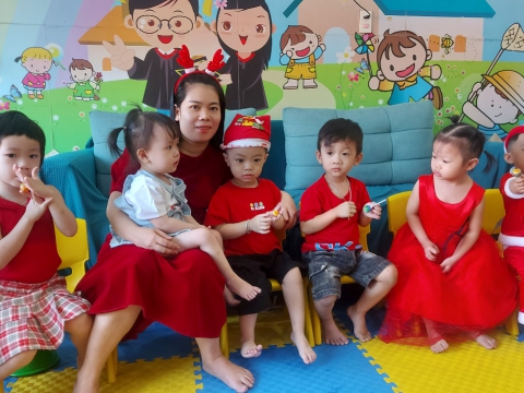 Ngày Noel Rực Rỡ tại Trường Mầm Non Tân Việt Nhật: Ca Hát, Văn Nghệ và Hình Ảnh Đáng Yêu của Các Bé