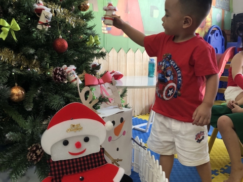 Ngày Noel Rực Rỡ tại Trường Mầm Non Tân Việt Nhật: Ca Hát, Văn Nghệ và Hình Ảnh Đáng Yêu của Các Bé