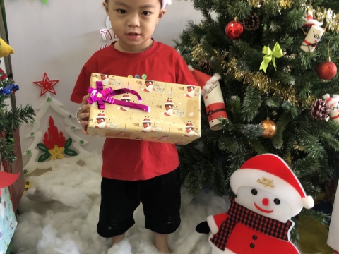 Ngày Noel Rực Rỡ tại Trường Mầm Non Tân Việt Nhật: Ca Hát, Văn Nghệ và Hình Ảnh Đáng Yêu của Các Bé