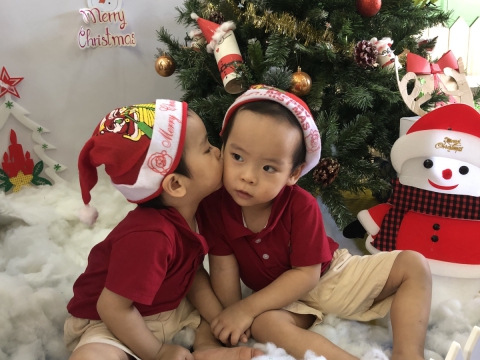 Ngày Noel Rực Rỡ tại Trường Mầm Non Tân Việt Nhật: Ca Hát, Văn Nghệ và Hình Ảnh Đáng Yêu của Các Bé