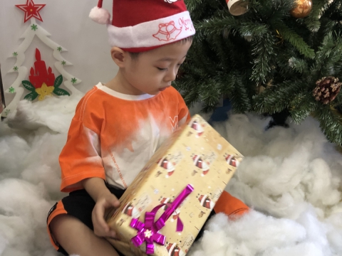 Ngày Noel Rực Rỡ tại Trường Mầm Non Tân Việt Nhật: Ca Hát, Văn Nghệ và Hình Ảnh Đáng Yêu của Các Bé