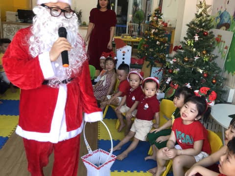 Ngày Noel Rực Rỡ tại Trường Mầm Non Tân Việt Nhật: Ca Hát, Văn Nghệ và Hình Ảnh Đáng Yêu của Các Bé