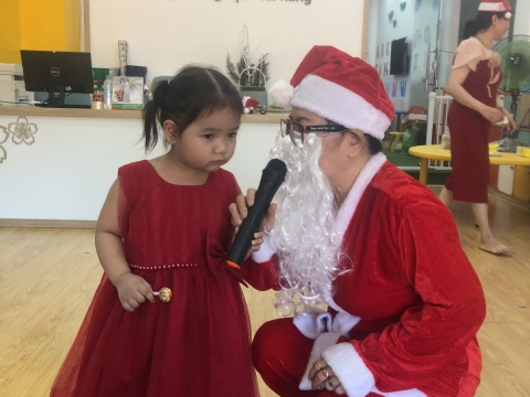 Ngày Noel Rực Rỡ tại Trường Mầm Non Tân Việt Nhật: Ca Hát, Văn Nghệ và Hình Ảnh Đáng Yêu của Các Bé