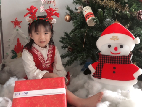 Ngày Noel Rực Rỡ tại Trường Mầm Non Tân Việt Nhật: Ca Hát, Văn Nghệ và Hình Ảnh Đáng Yêu của Các Bé