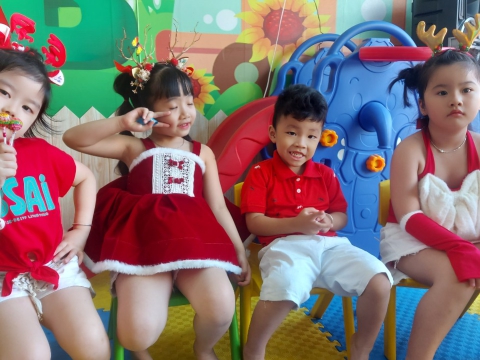 Ngày Noel Rực Rỡ tại Trường Mầm Non Tân Việt Nhật: Ca Hát, Văn Nghệ và Hình Ảnh Đáng Yêu của Các Bé