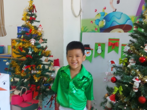 Ngày Noel Rực Rỡ tại Trường Mầm Non Tân Việt Nhật: Ca Hát, Văn Nghệ và Hình Ảnh Đáng Yêu của Các Bé