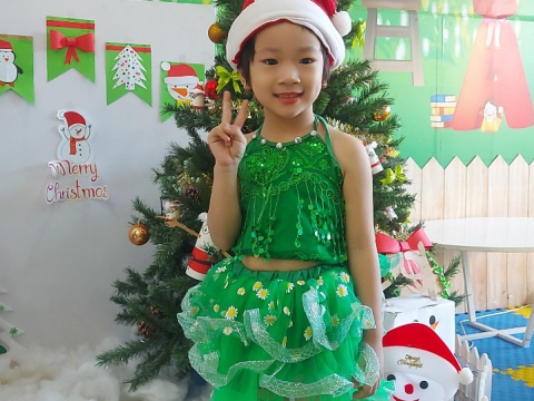 Ngày Noel Rực Rỡ tại Trường Mầm Non Tân Việt Nhật: Ca Hát, Văn Nghệ và Hình Ảnh Đáng Yêu của Các Bé