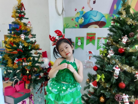 Ngày Noel Rực Rỡ tại Trường Mầm Non Tân Việt Nhật: Ca Hát, Văn Nghệ và Hình Ảnh Đáng Yêu của Các Bé
