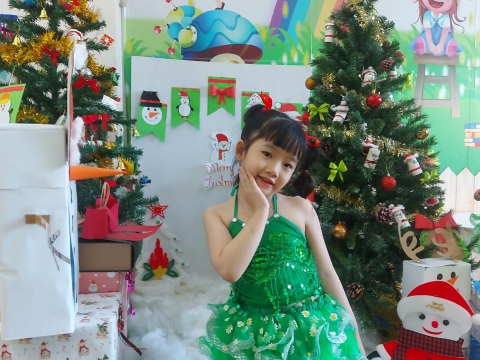Ngày Noel Rực Rỡ tại Trường Mầm Non Tân Việt Nhật: Ca Hát, Văn Nghệ và Hình Ảnh Đáng Yêu của Các Bé