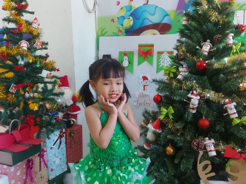 Ngày Noel Rực Rỡ tại Trường Mầm Non Tân Việt Nhật: Ca Hát, Văn Nghệ và Hình Ảnh Đáng Yêu của Các Bé