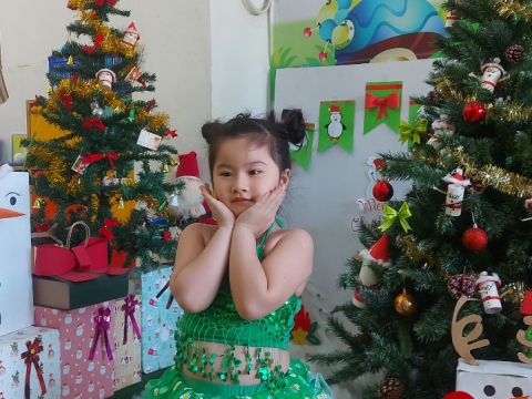 Ngày Noel Rực Rỡ tại Trường Mầm Non Tân Việt Nhật: Ca Hát, Văn Nghệ và Hình Ảnh Đáng Yêu của Các Bé