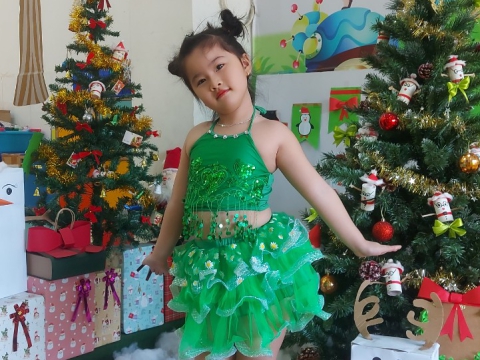Ngày Noel Rực Rỡ tại Trường Mầm Non Tân Việt Nhật: Ca Hát, Văn Nghệ và Hình Ảnh Đáng Yêu của Các Bé