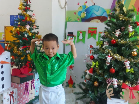 Ngày Noel Rực Rỡ tại Trường Mầm Non Tân Việt Nhật: Ca Hát, Văn Nghệ và Hình Ảnh Đáng Yêu của Các Bé