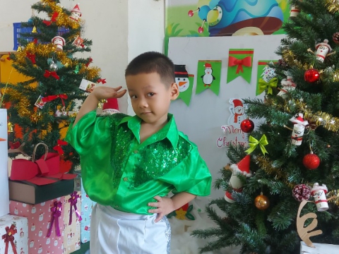 Ngày Noel Rực Rỡ tại Trường Mầm Non Tân Việt Nhật: Ca Hát, Văn Nghệ và Hình Ảnh Đáng Yêu của Các Bé