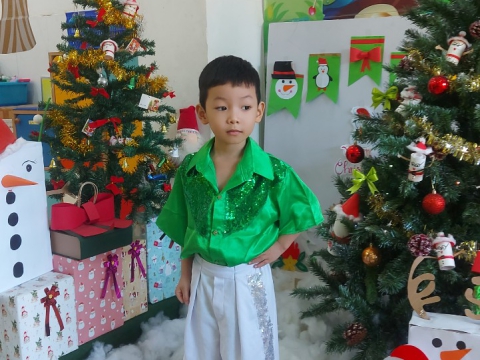 Ngày Noel Rực Rỡ tại Trường Mầm Non Tân Việt Nhật: Ca Hát, Văn Nghệ và Hình Ảnh Đáng Yêu của Các Bé